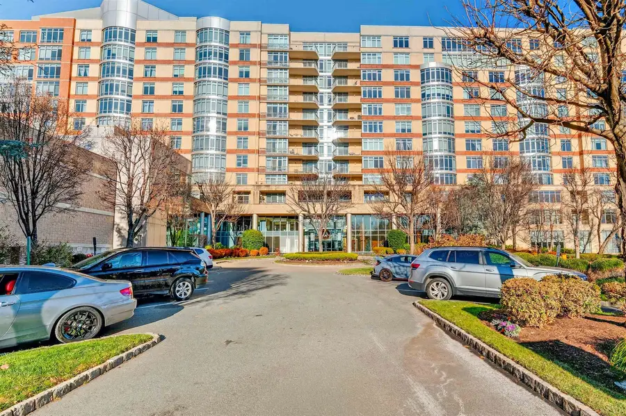 8100 RIVER RD #801, North Bergen, NJ 07047 - Image #2