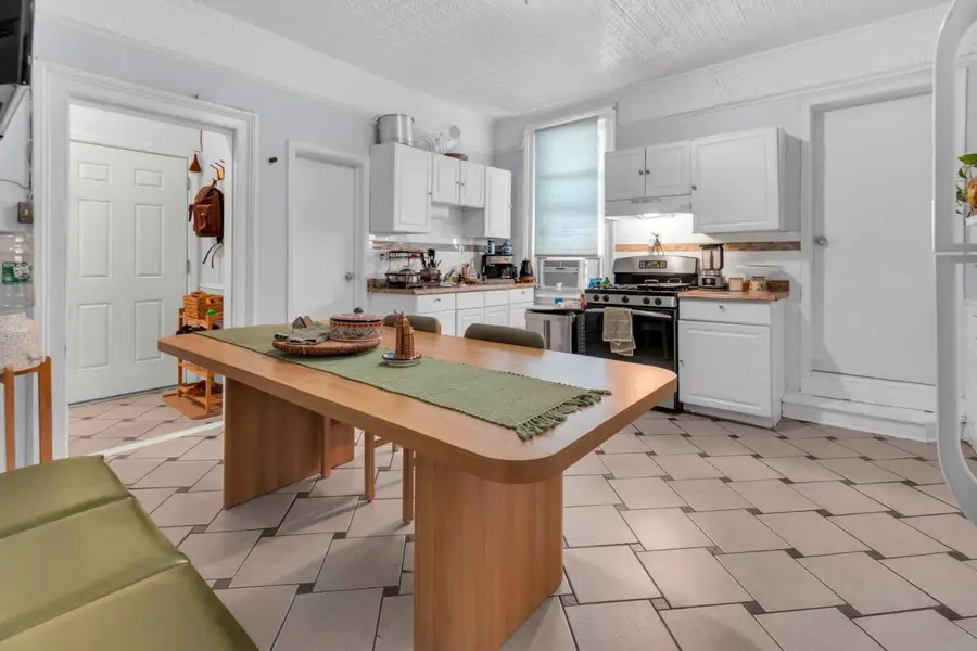 564 HUDSON AVE, Weehawken, NJ 07086 - Image #2