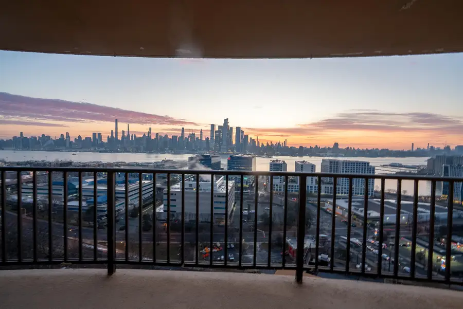 380 MOUNTAIN RD #403, Union City, NJ 07087 - Image #2