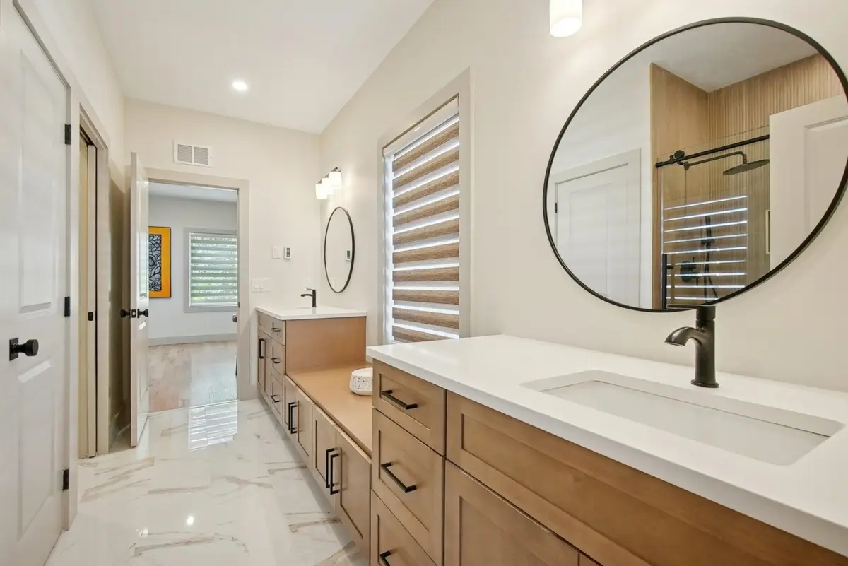 121 CLINTON AVE, Jersey City, NJ 07304 - Image #1