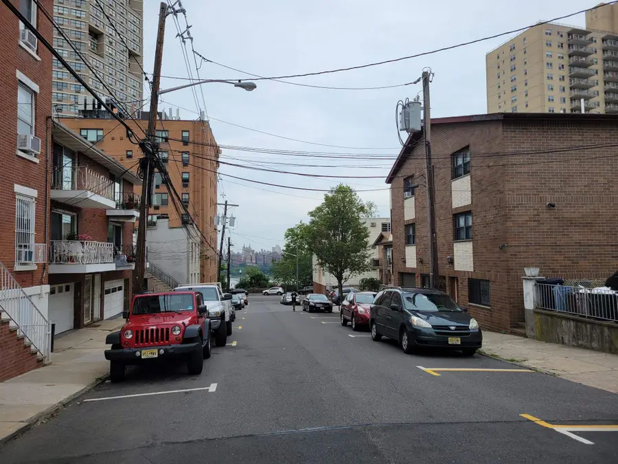 17-19 68TH ST #8, Guttenberg, NJ 07093 - Image #2