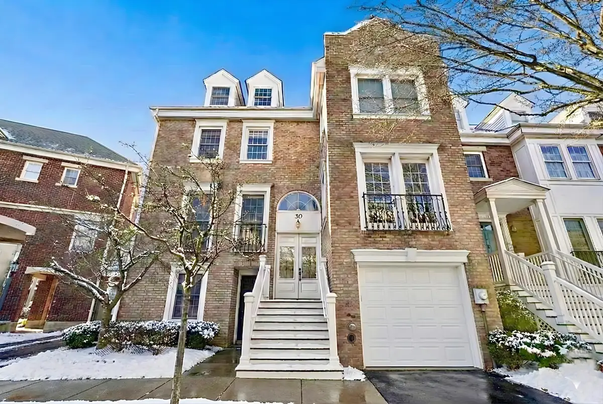 30 HALF MOON ISLE, Jersey City, NJ 07305 - Image #1