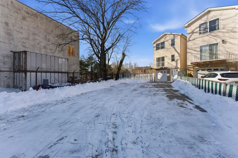 30 ELM CT, Bayonne, NJ 07002 - Image #3