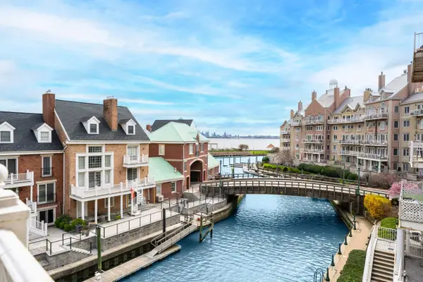 201 SHEARWATER CT WEST #33, JC, Greenville, NJ 07305