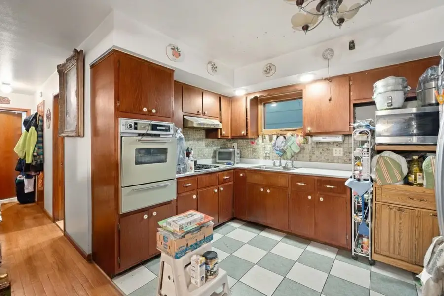15 CARLTON AVE, Jersey City, NJ 07307 - #3