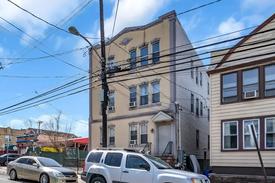 305 CATOR AVE #1B, Jersey City, NJ 07305 - #3