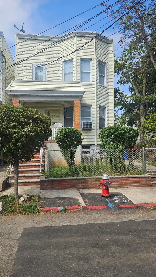 17 BAYSIDE PL, JC, Greenville, NJ 07305