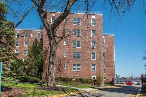 8700 BLVD EAST #3D, North Bergen, NJ 07047