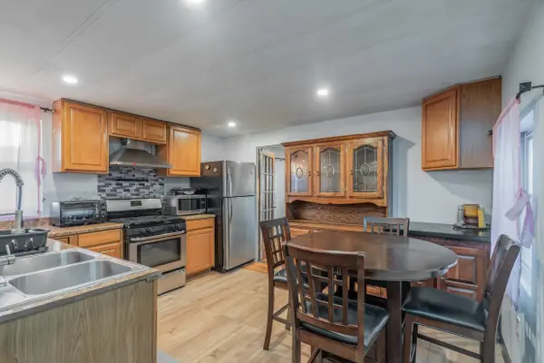 190 WEST 24TH ST, Bayonne, NJ 07002