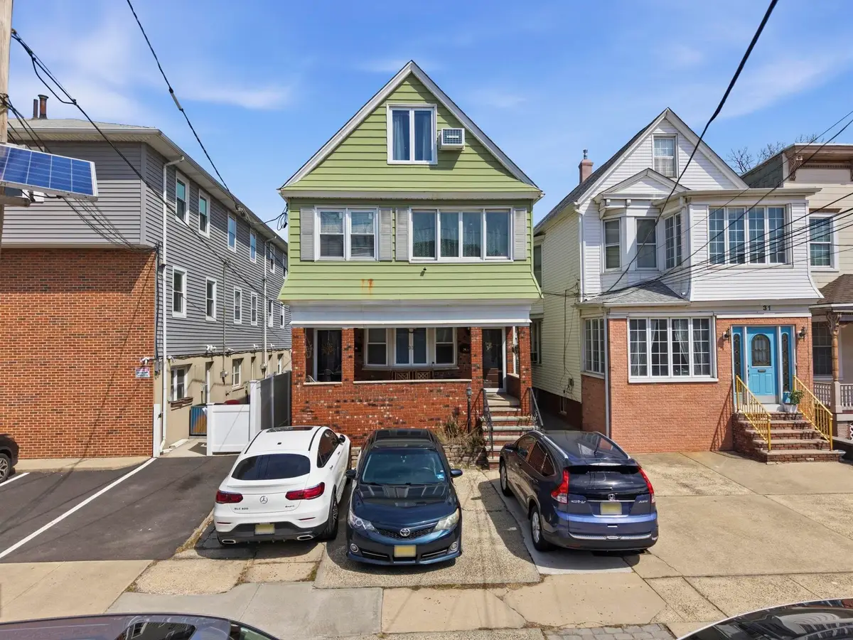 33 WEST 30TH ST, Bayonne, NJ 07002 - #1