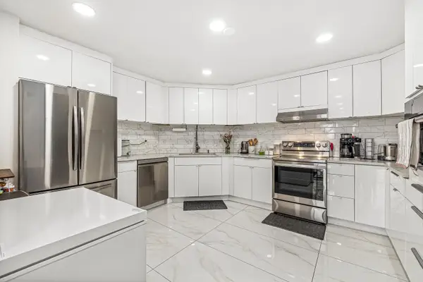 427 HARMON COVE TOWER #427, Secaucus, NJ 07094