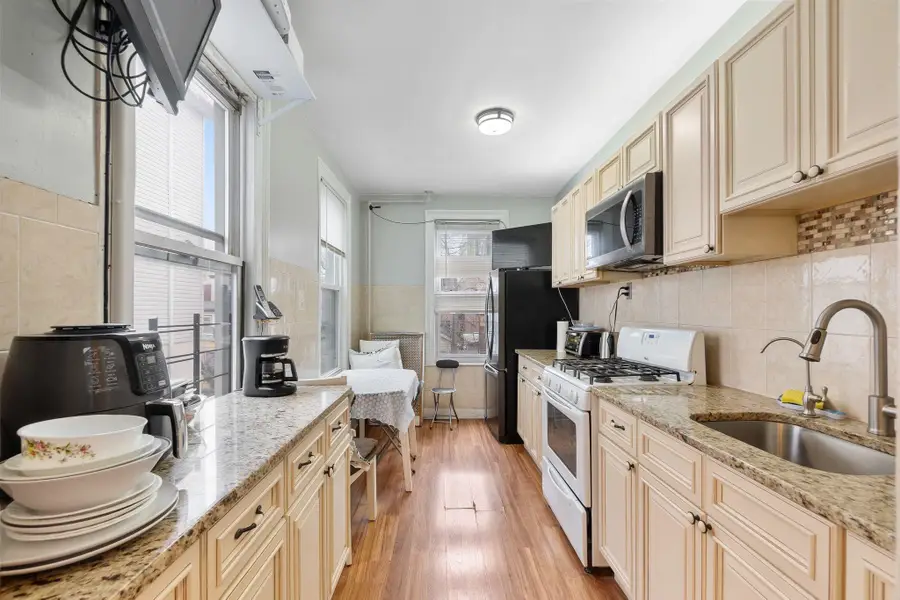 361 NEW YORK AVE, Jersey City, NJ 07307 - #2