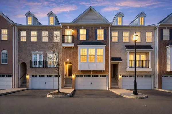 5 CREEKSIDE CT, Secaucus, NJ 07094