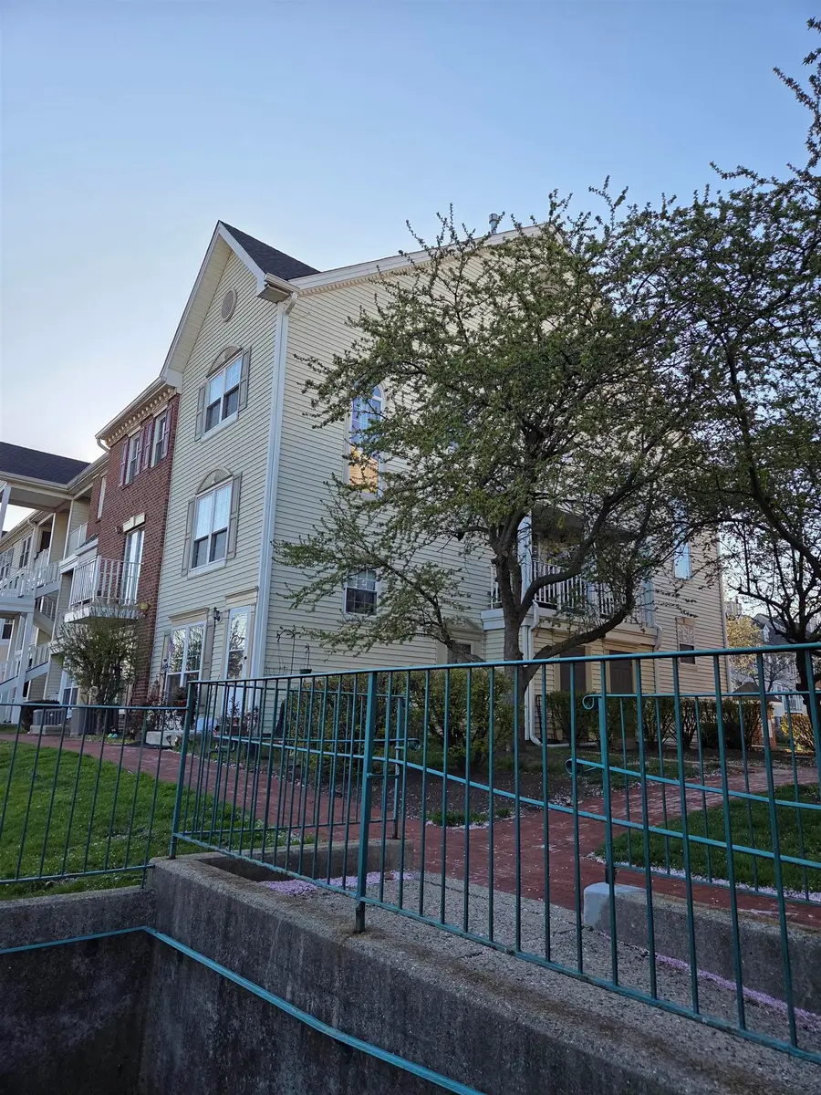 47 CHERRY ST, Jersey City, NJ 07305 - #2