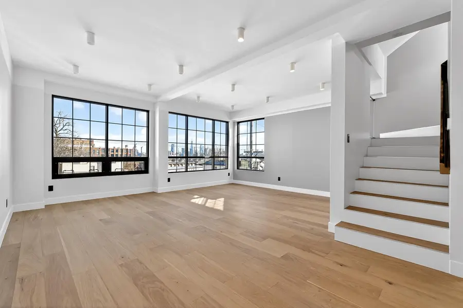 31 BAYVIEW AVE #2, Jersey City, NJ 07305 - #3