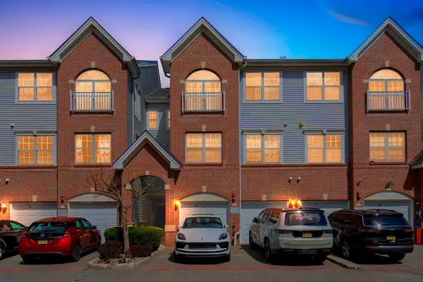 92 LYON CT, JC, West Bergen, NJ 07305