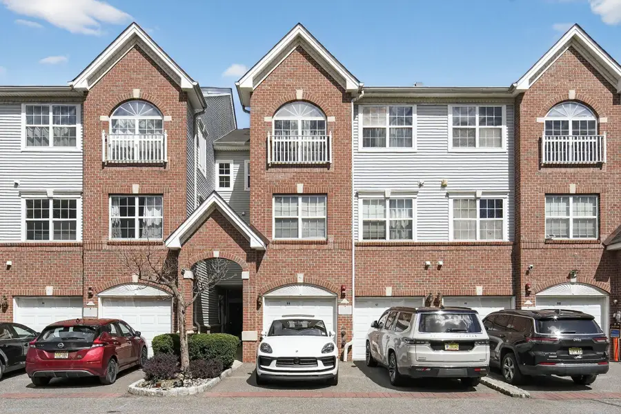 92 LYON CT, Jersey City, NJ 07305 - #3