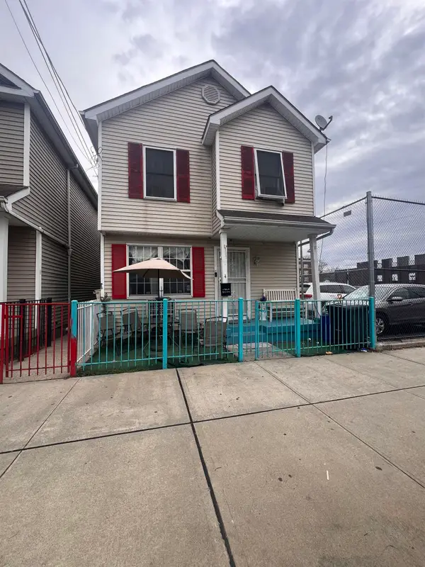 174 DWIGHT ST, JC, Greenville, NJ 07305