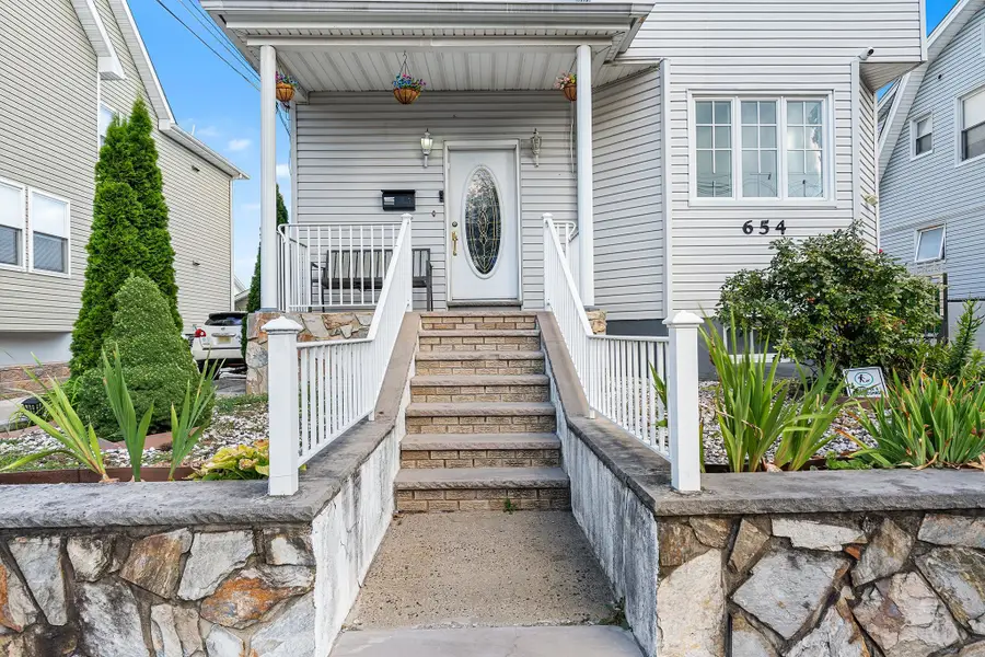 656 DEVON ST, Kearny, NJ 07032 - #3