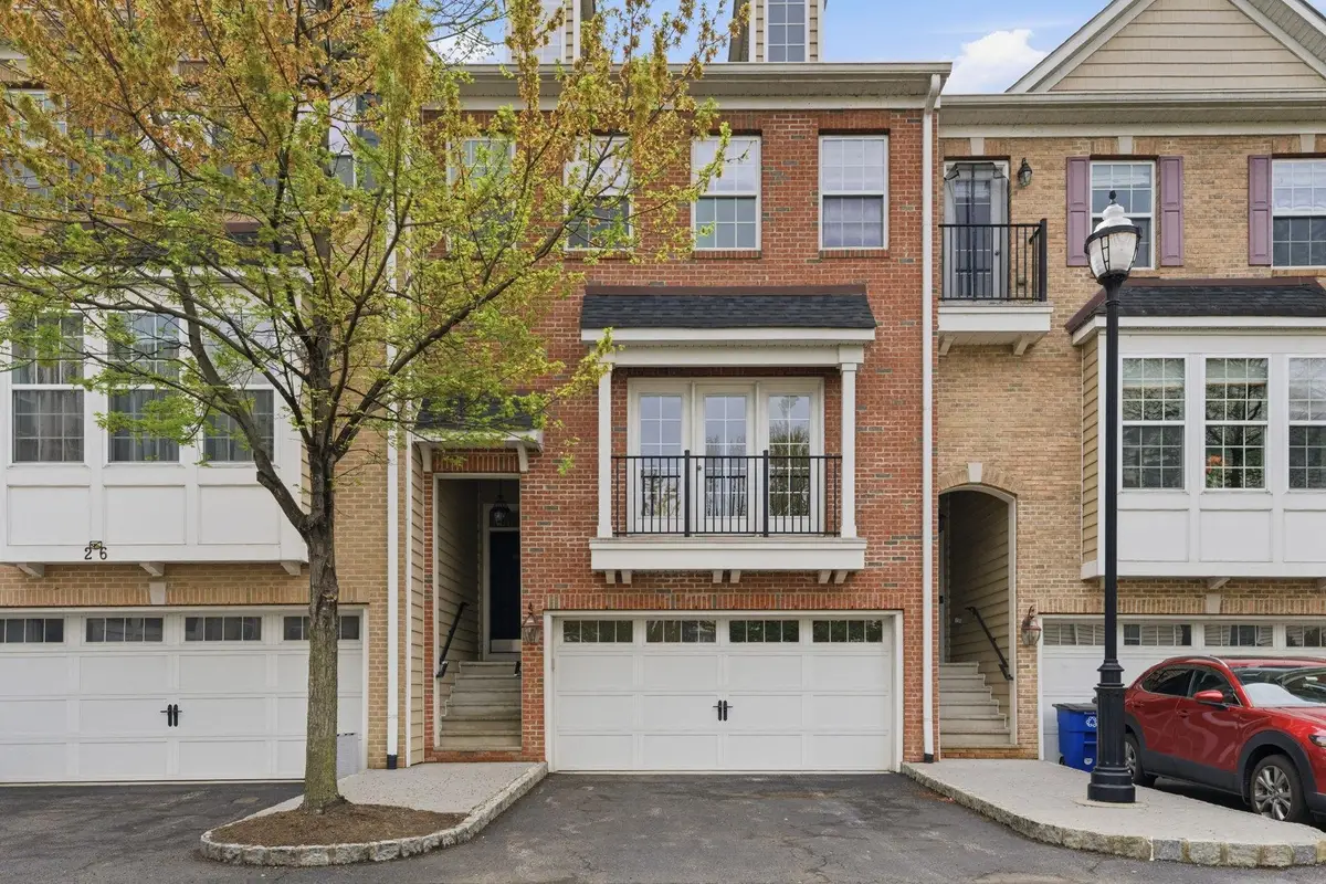 27 CREEKSIDE CT, Secaucus, NJ 07094 - #1