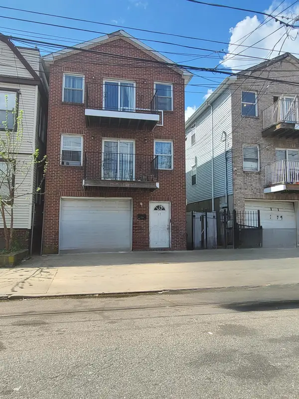 17 GRANT AVE, JC, Greenville, NJ 07305