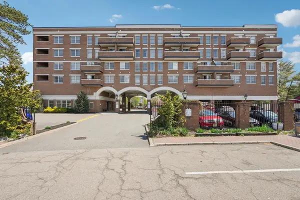 44 IRON FORGE SQUARE #44, Pompton Lakes, NJ 07442