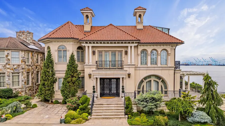 32 BENMORE TERRACE, Bayonne, NJ 07002 - #3