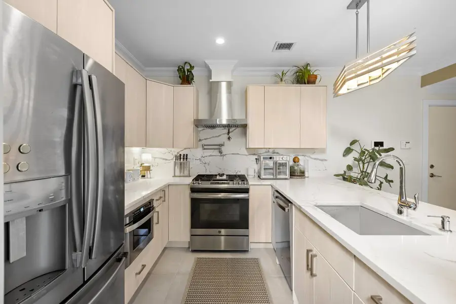 95 THORNE ST #1, Jersey City, NJ 07307 - #3