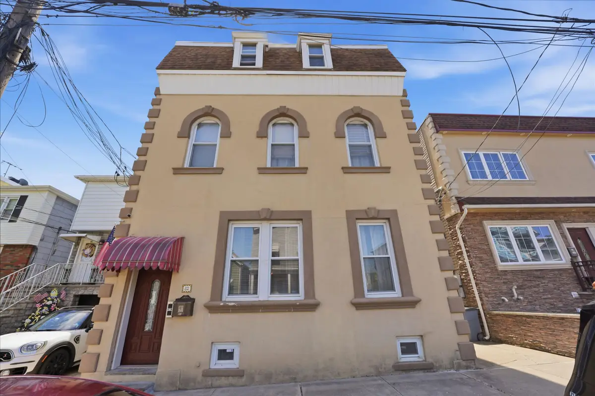 82 EAST 26TH ST, Bayonne, NJ 07002 - #1