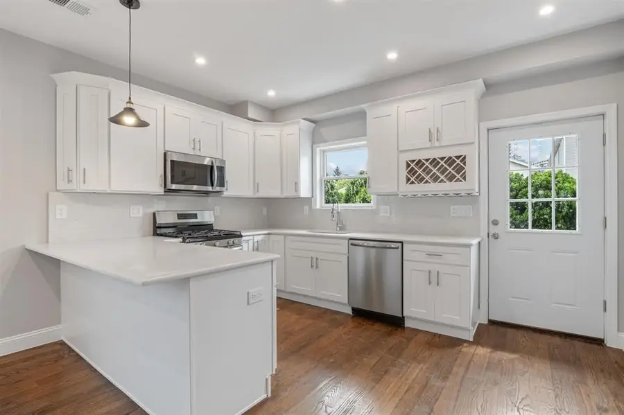 153 LAIDLAW AVE #1, Jersey City, NJ 07306 - #3