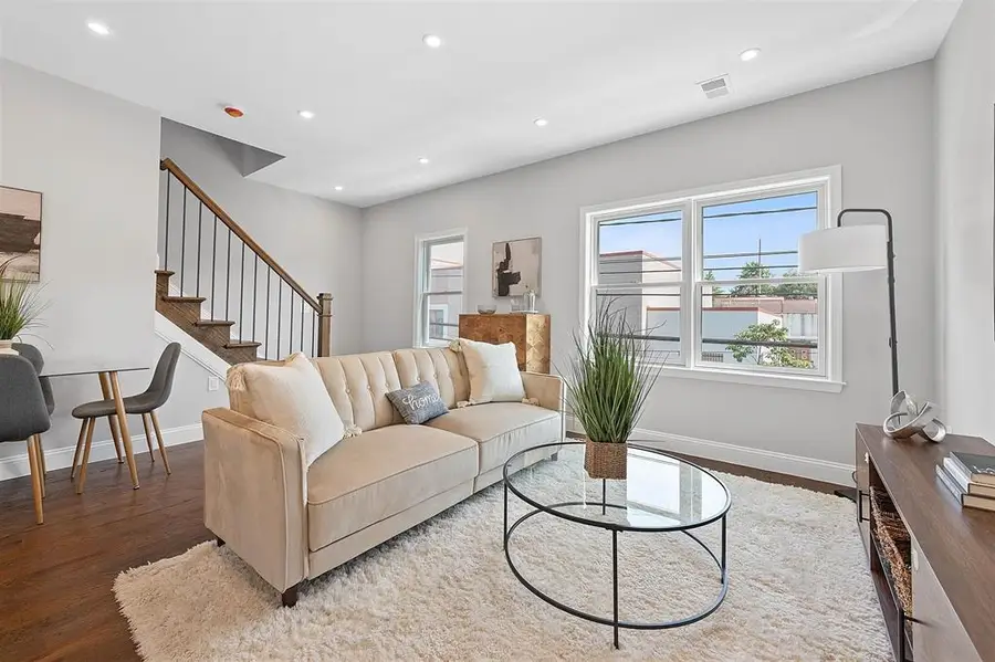 153 LAIDLAW AVE #2, Jersey City, NJ 07306 - #2