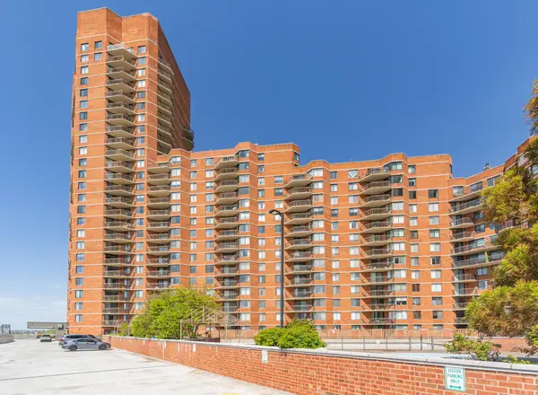 831 HARMON COVE TOWER, Secaucus, NJ 07094-1720