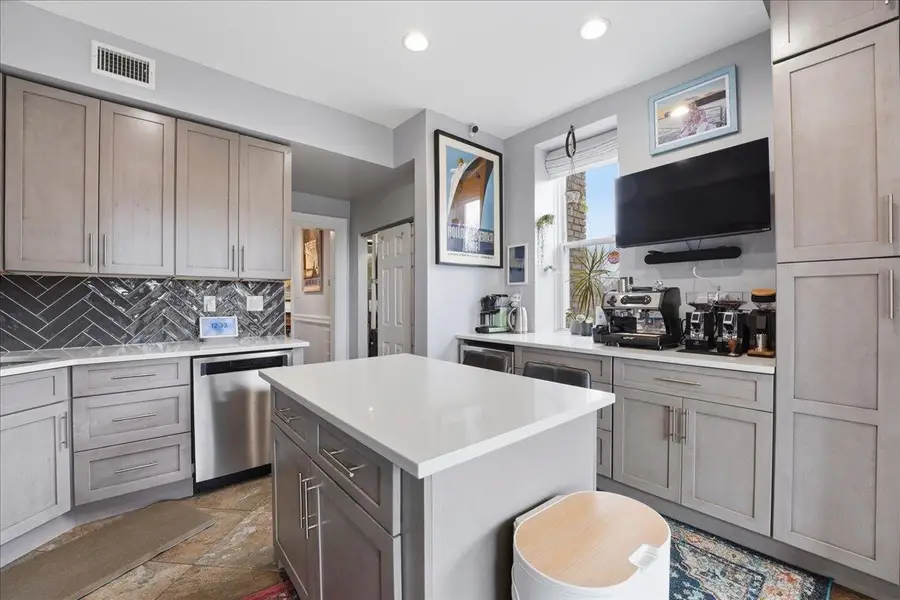 270 PALISADE AVE #2, Jersey City, NJ 07307 - #3