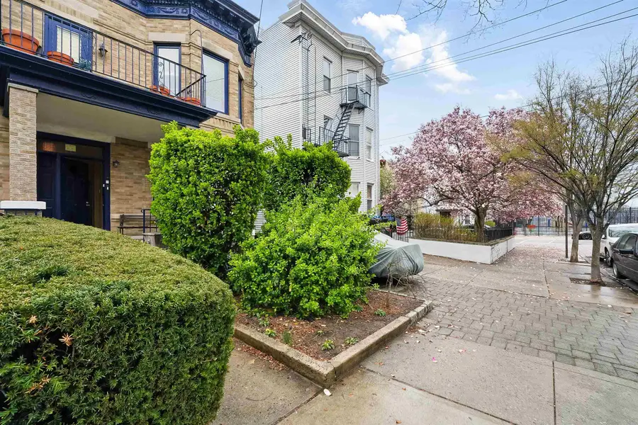 104 HIGHPOINT AVE, Weehawken, NJ 07086 - #3