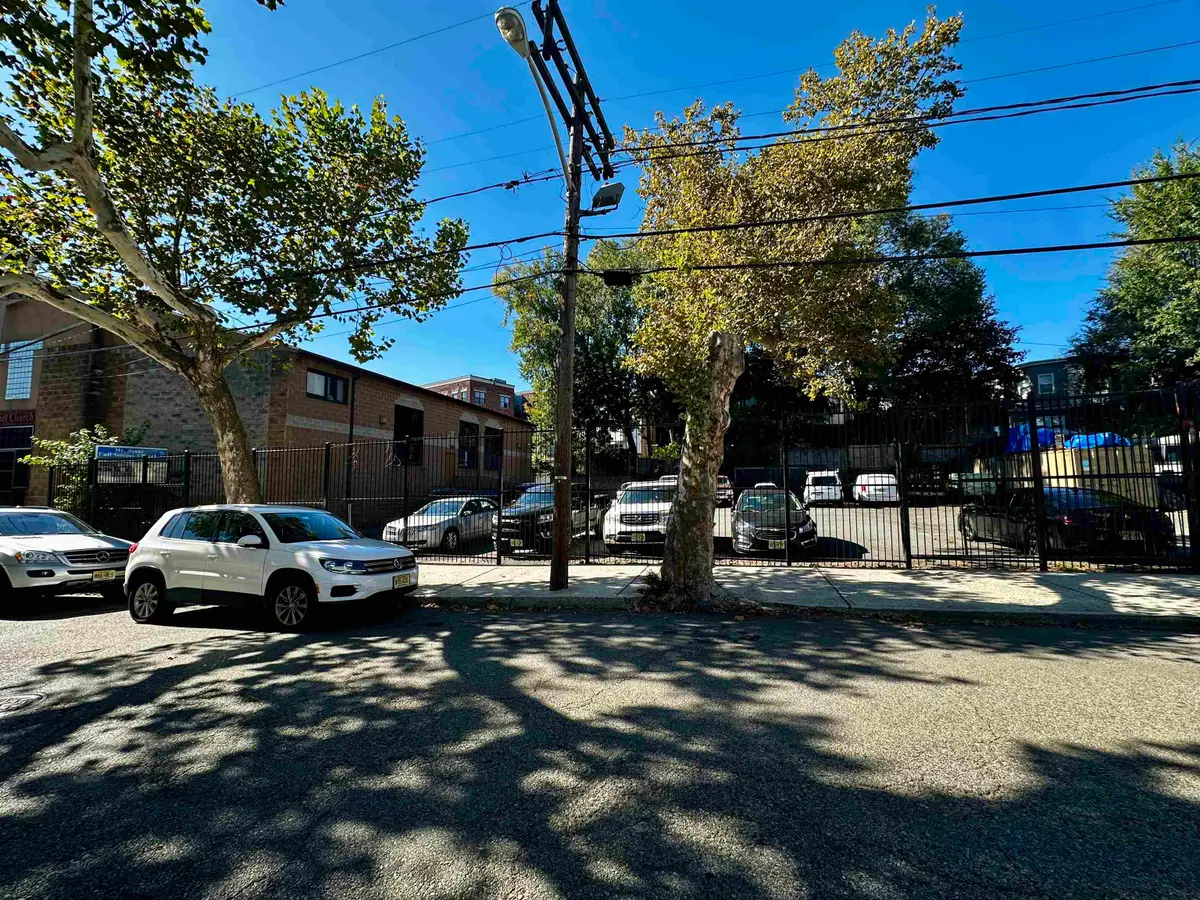 33 PRESCOTT ST, Jersey City, NJ 07304 - #1