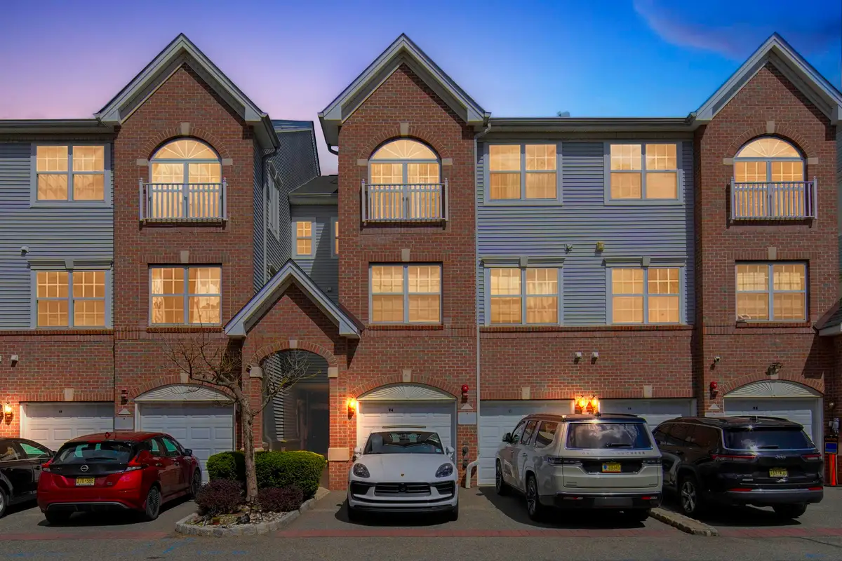 92 LYON CT, Jersey City, NJ 07305 - #1