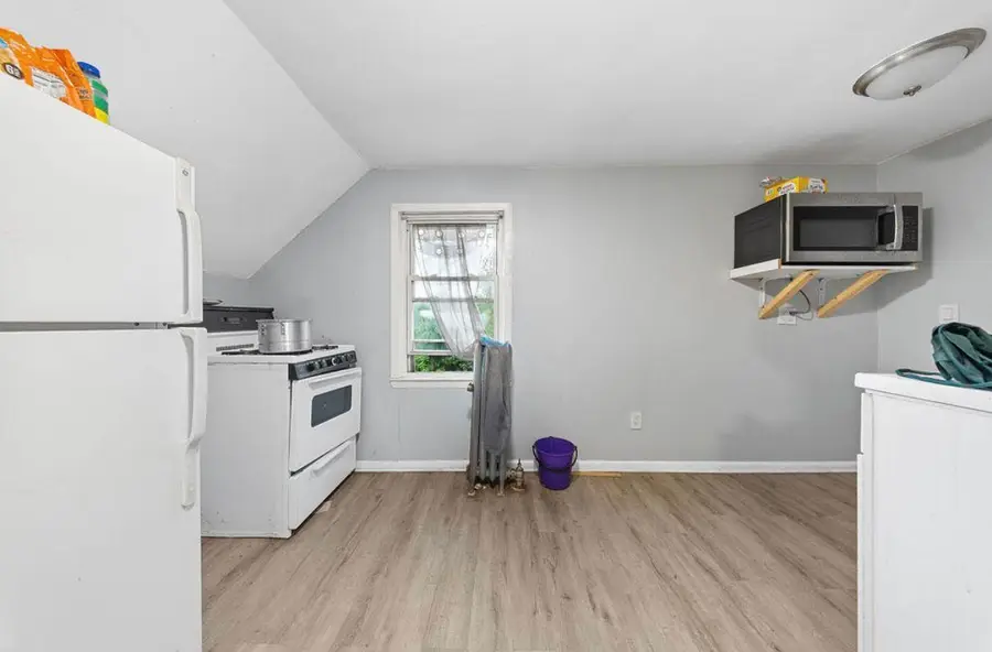 166 BERGEN AVE, Jersey City, NJ 07305 - #2