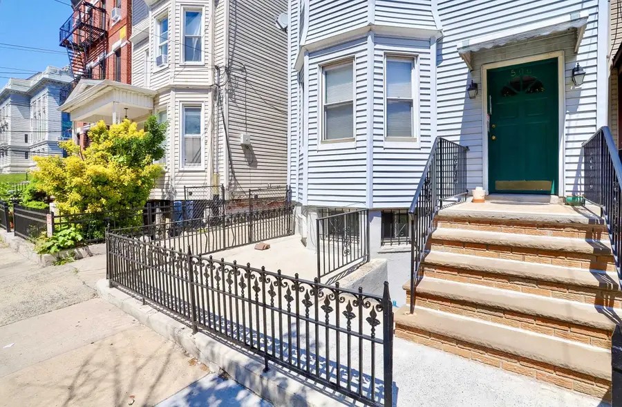 506 PAVONIA AVE, Jersey City, NJ 07306 - #2