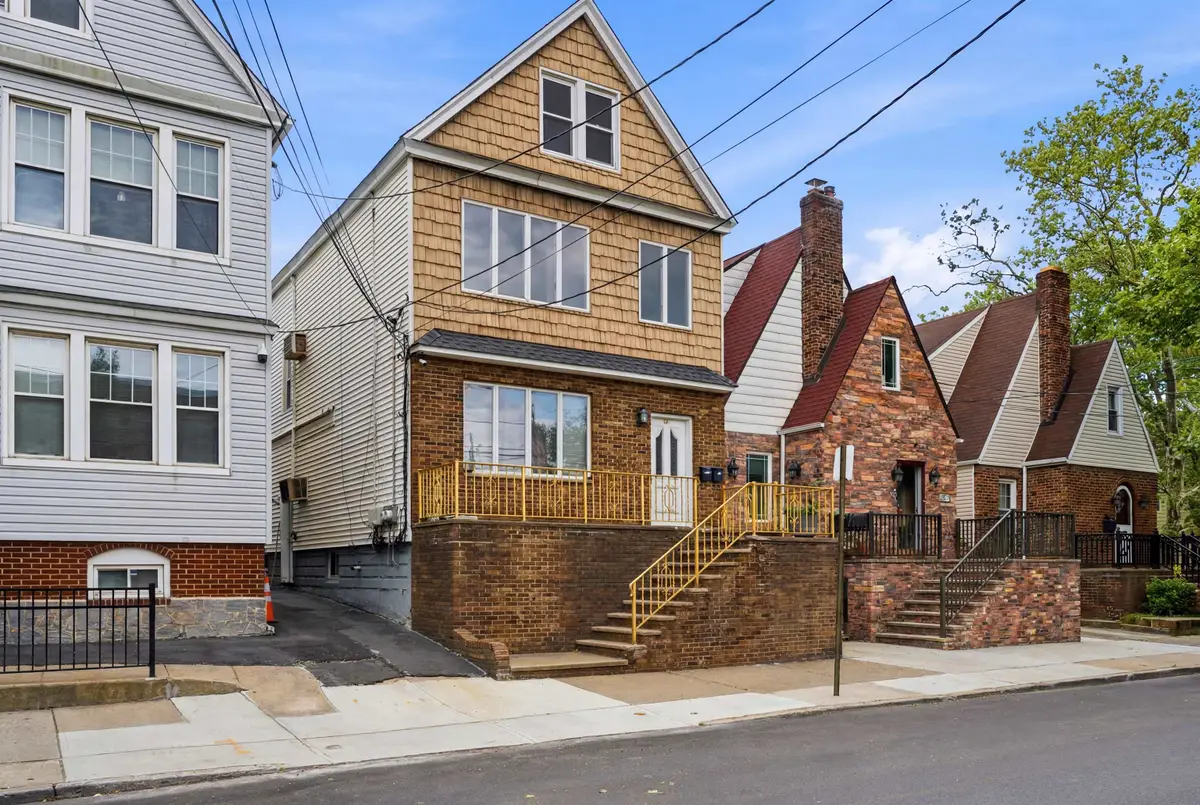 121 WEST 57TH ST, Bayonne, NJ 07002-2212 - #1