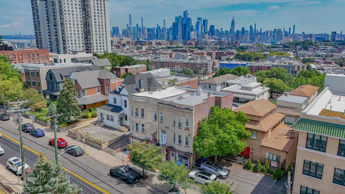 628 PALISADE AVE, Jersey City, NJ 07307 - #1