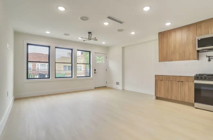 182 COLUMBIA AVE, Jersey City, NJ 07307 - #2