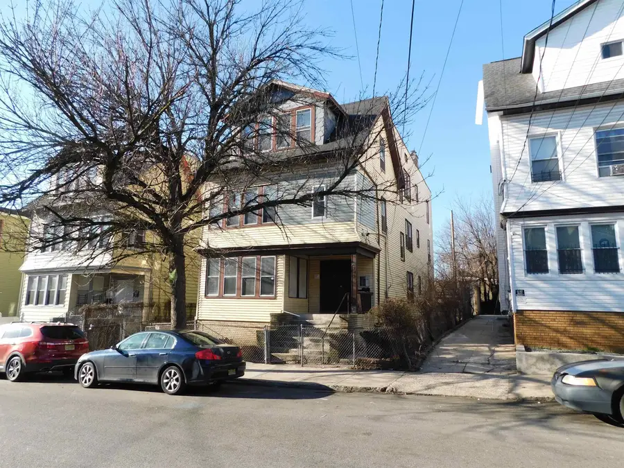 282 RENNER AVE #3, Newark, NJ 07112-3227 - #2