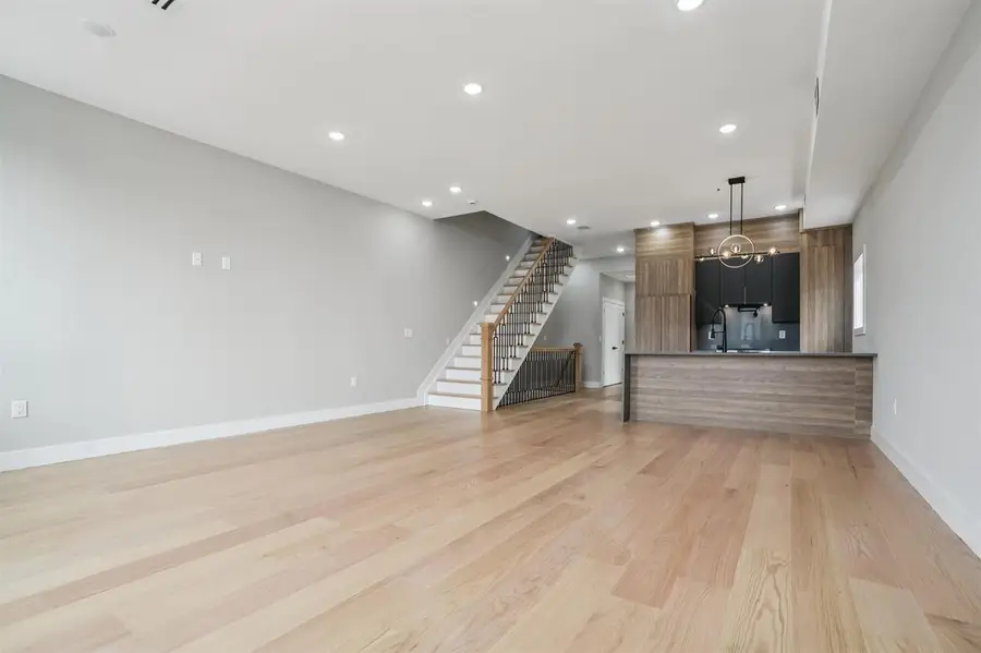 68 THORNE ST #2, Jersey City, NJ 07307 - #2