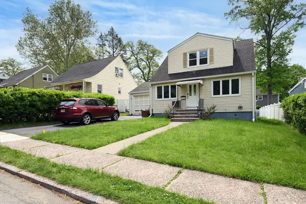28 LIVINGSTON PL, Teaneck, NJ 07666