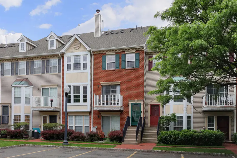 33 DOGWOOD ST, Jersey City, NJ 07305 - #2