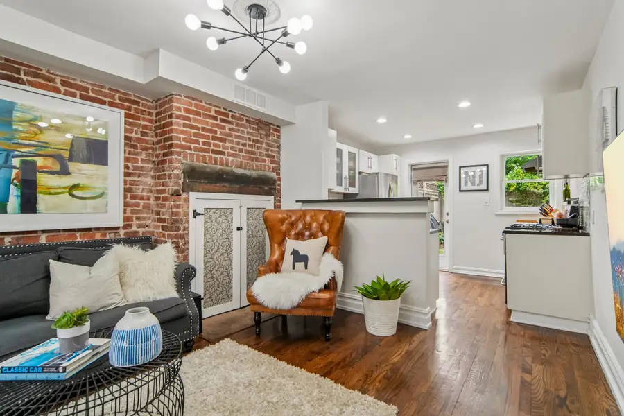 75 1/2 ERIE ST, Jersey City, NJ 07302 - #2