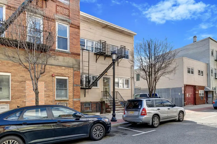 513 11TH ST, Union City, NJ 07087 - #3