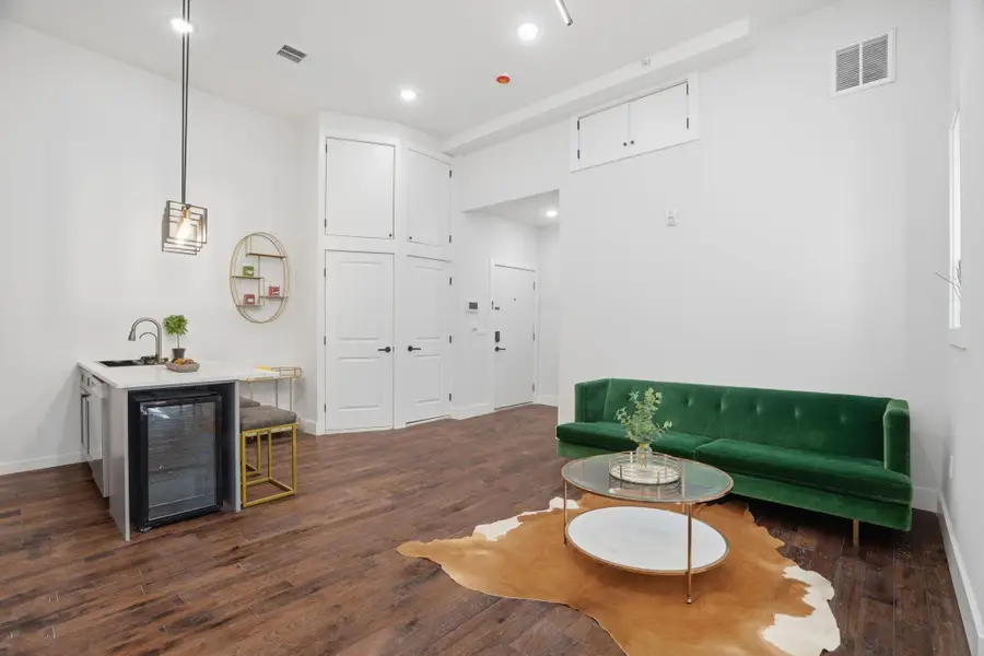 104 GLENWOOD AVE #201, Jersey City, NJ 07306 - #2