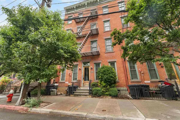 208 6TH ST #2R, JC, Downtown, NJ 07302