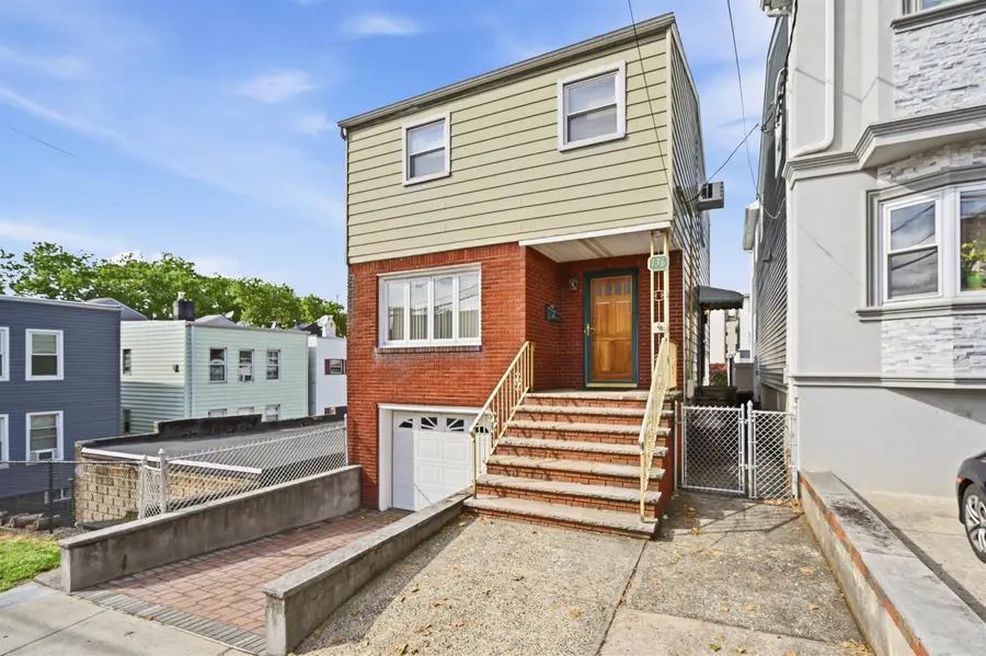 136 POPLAR ST, Jersey City, NJ 07307 - #2